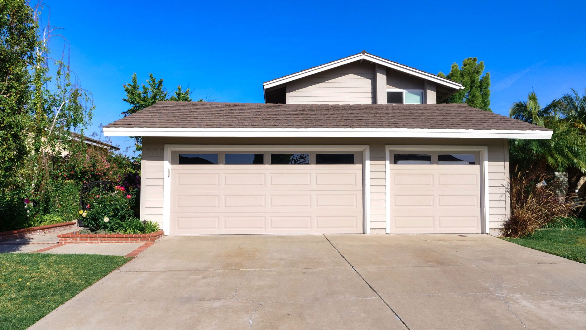 Garage door repair tips for Greensboro-area homeowners